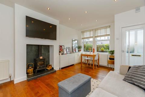 4 Chestnut Grove, Harrogate, HG1 4HS