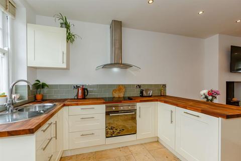 4 Chestnut Grove, Harrogate, HG1 4HS