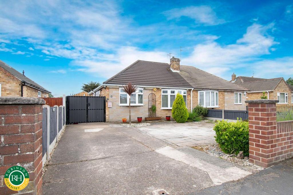 Hatfield Lane, Barnby Dun, Doncaster 3 bed semidetached bungalow for