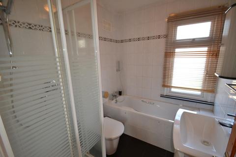 2 bedroom semi-detached house to rent, Aylsham Road,Hoddesdon,Herts