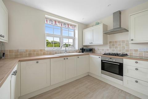 5 The Precinct, Kingsbridge, TQ7 1AP