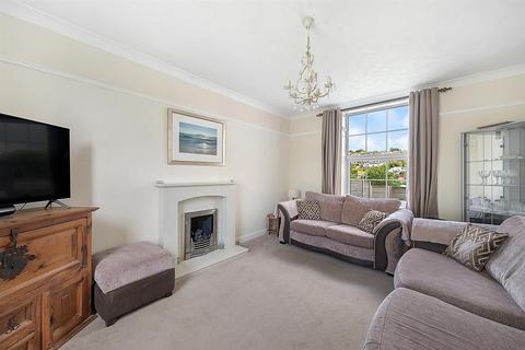 5 The Precinct, Kingsbridge, TQ7 1AP