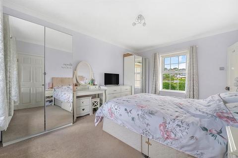 5 The Precinct, Kingsbridge, TQ7 1AP