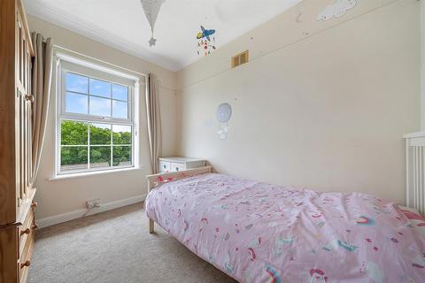 5 The Precinct, Kingsbridge, TQ7 1AP