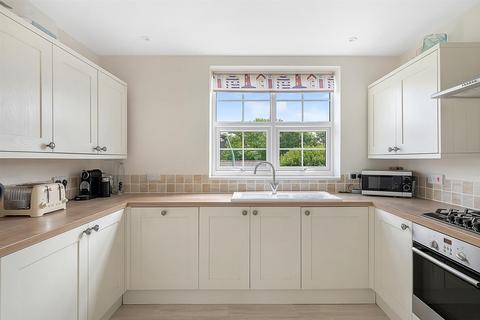 5 The Precinct, Kingsbridge, TQ7 1AP
