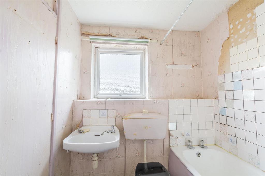 Bathroom (2)-HDR copy.jpg