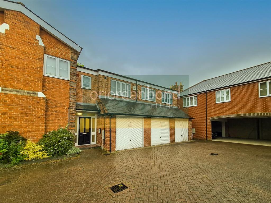 Woburn Court, Victoria Road, Leighton... 2 bed flat £725 pcm (£167 pw)