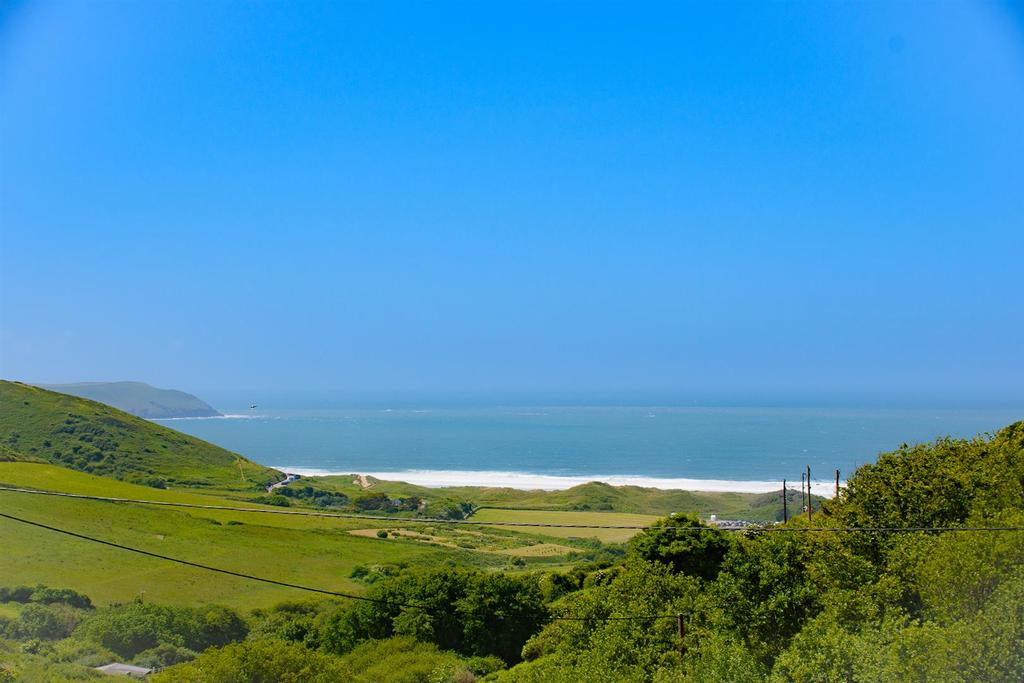 Beach Road, 2 bed apartment for sale £425,000