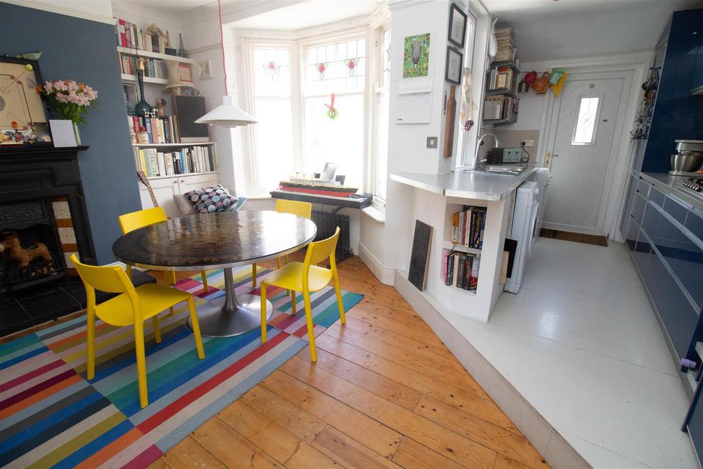 Kitchen/Dining Area