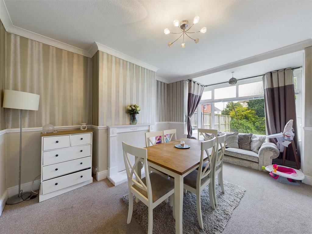 Dining room: