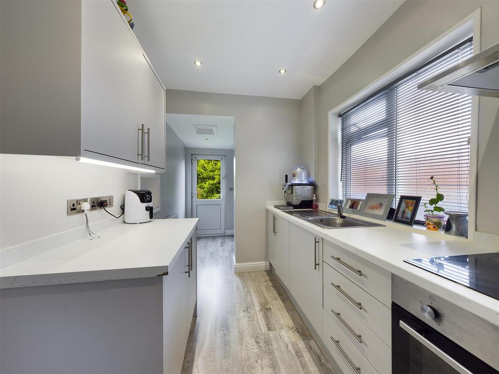 Kitchen: