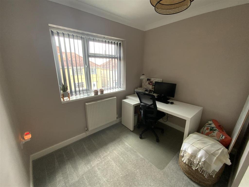 Bedroom 3: