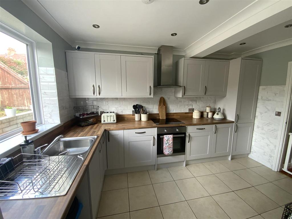 Kitchen: