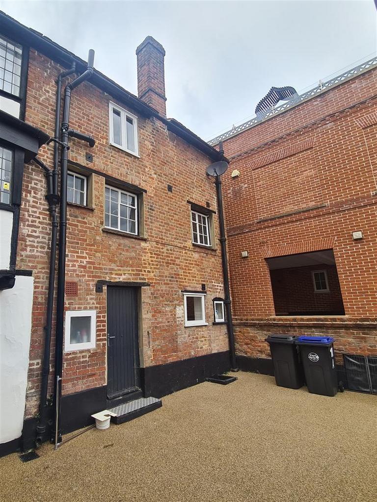 Communal Rear Courtyard