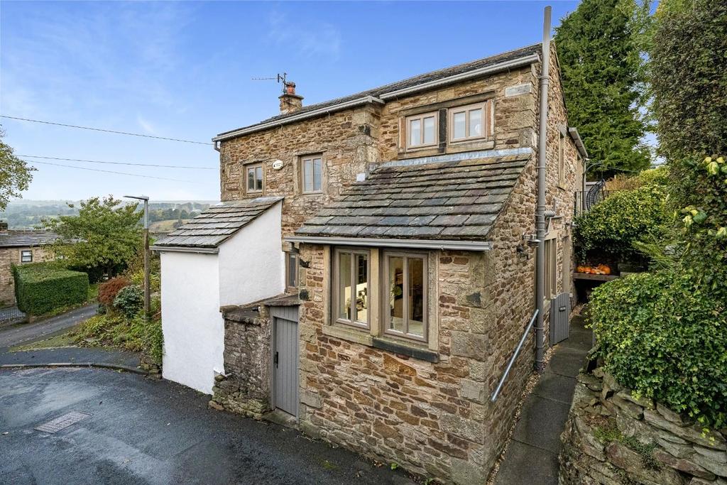 Skipton Old Road, Foulridge, Colne 2 bed detached house £429,950