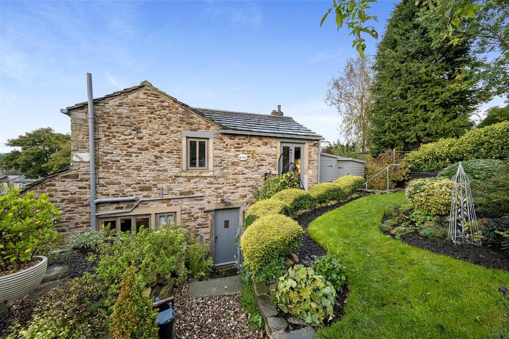 Skipton Old Road, Foulridge, Colne 2 bed detached house £429,950