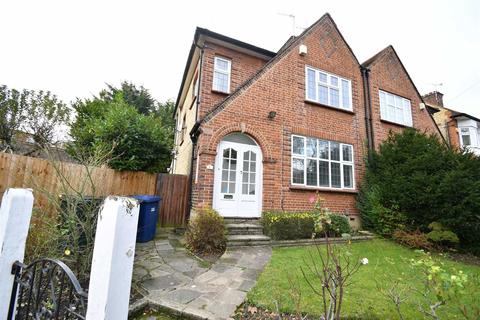 1 Singleton Scarp, London, N12 7AR