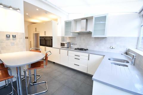 1 Singleton Scarp, London, N12 7AR
