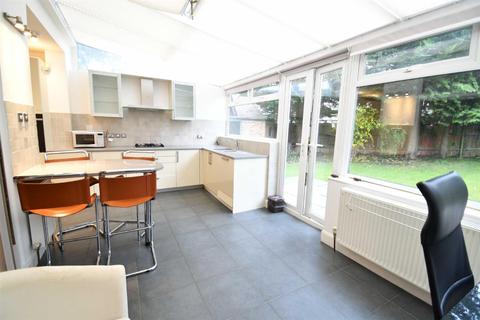 1 Singleton Scarp, London, N12 7AR