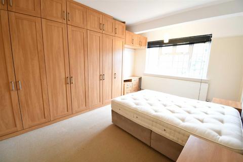 1 Singleton Scarp, London, N12 7AR