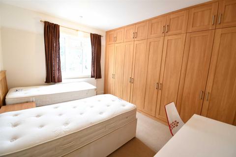 1 Singleton Scarp, London, N12 7AR
