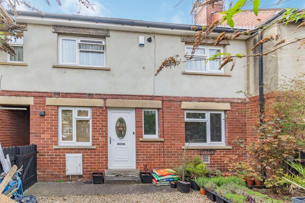 Stockwell Place, Knaresborough, HG5 0LJ 2 bed terraced house £175,000