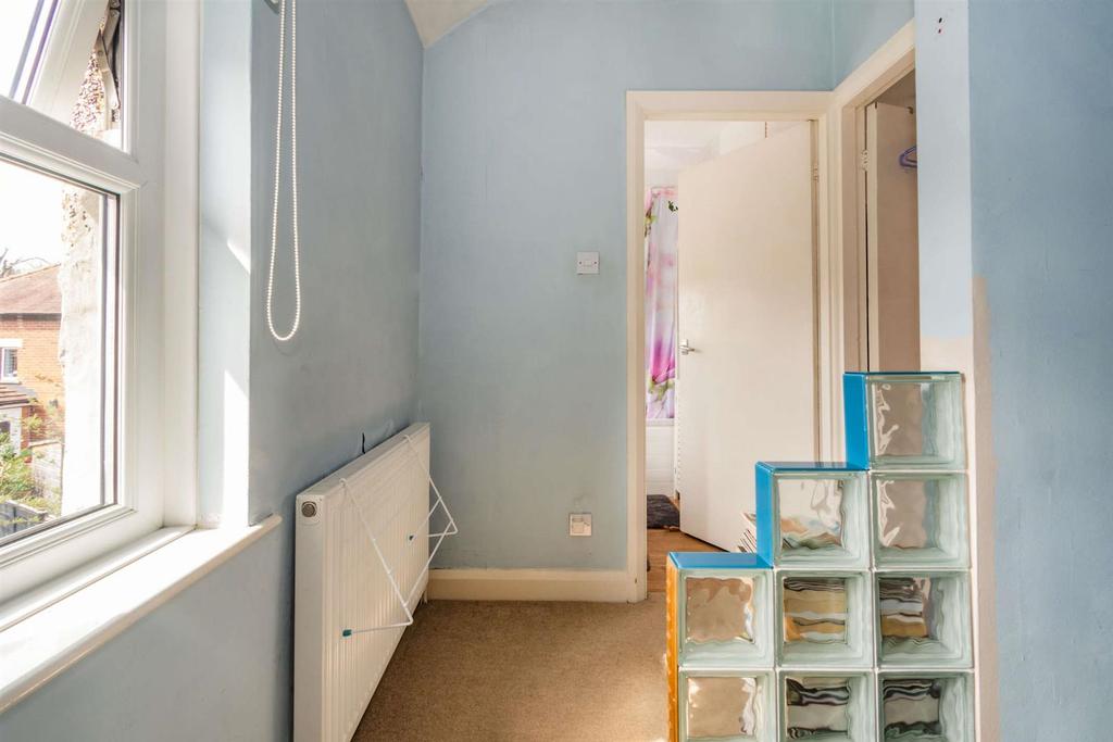 Stockwell Place, Knaresborough, HG5 0LJ 2 bed terraced house £175,000
