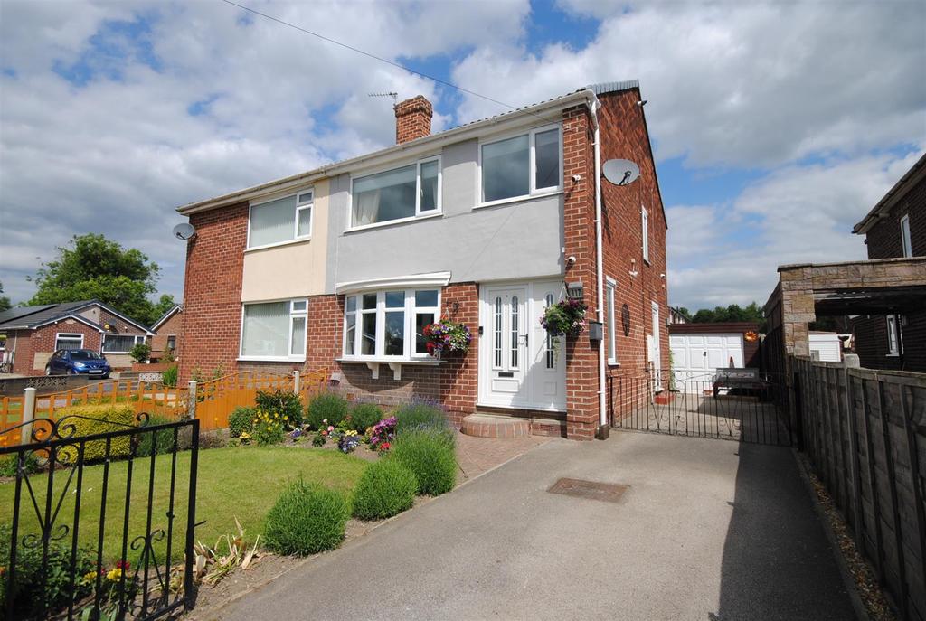 Manor Park Avenue, Allerton Bywater, Castleford, WF10 3 bed semidetached house £220,000