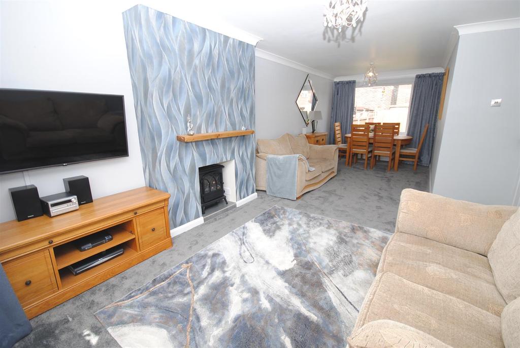 117manorparkavenuelounge2.JPG