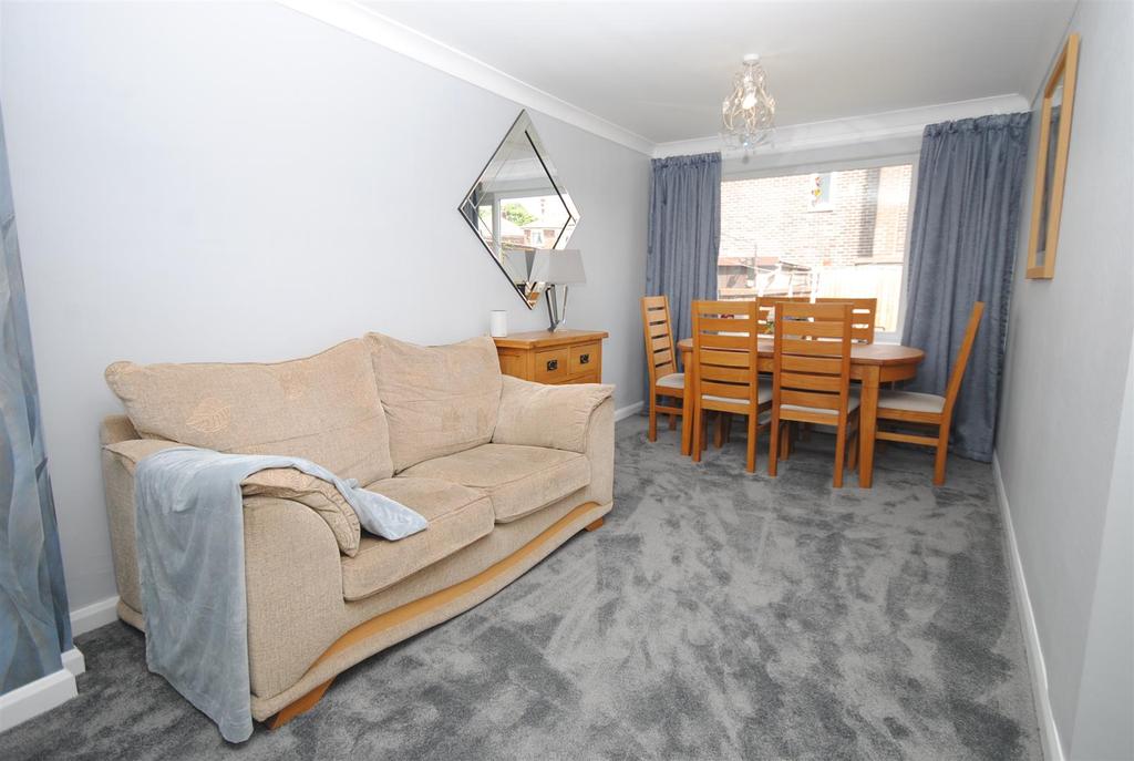 117manorparkavenuediningarea.JPG