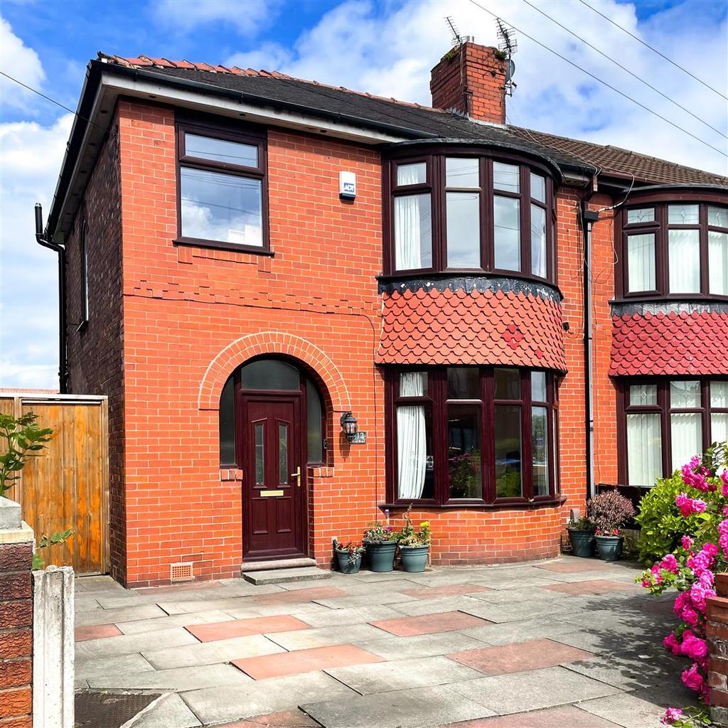 Kew Road, Failsworth, Manchester 3 bed semidetached house £270,000