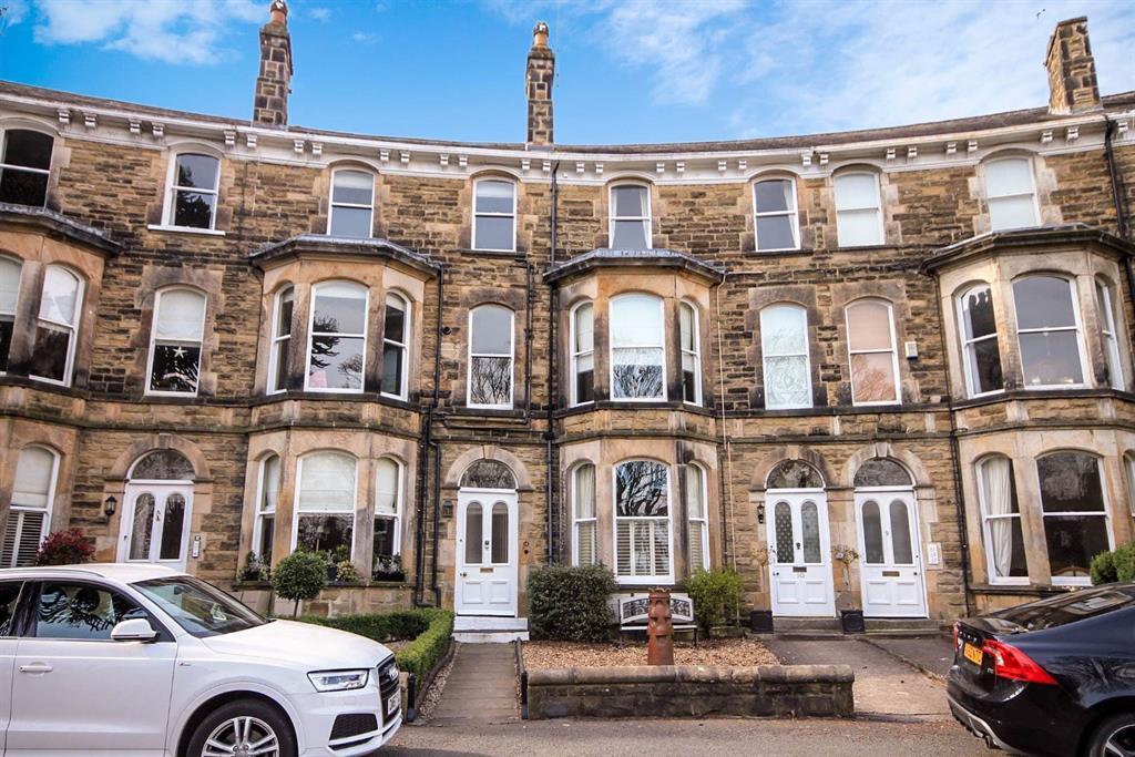 Royal Crescent, Harrogate,HG2 8AB 3 bed £260,000