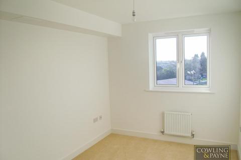 2 bedroom apartment to rent, London Road, Wickford