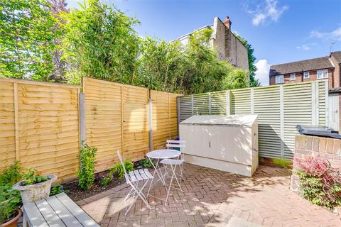34 Coniston Close, London, W4 3UG