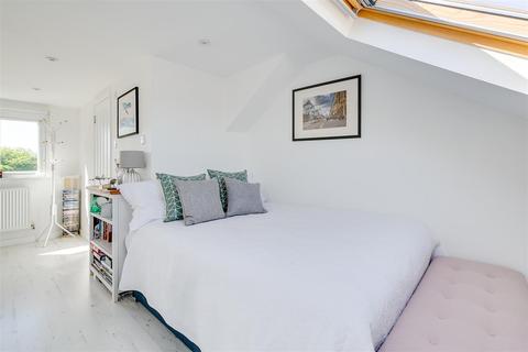 34 Coniston Close, London, W4 3UG