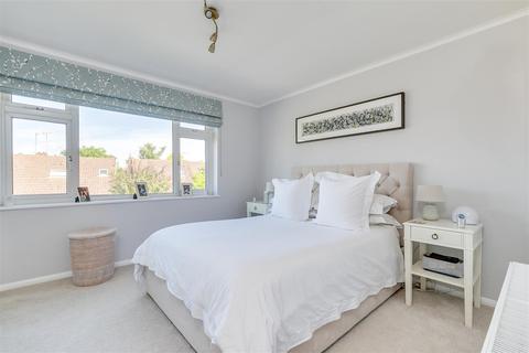 34 Coniston Close, London, W4 3UG