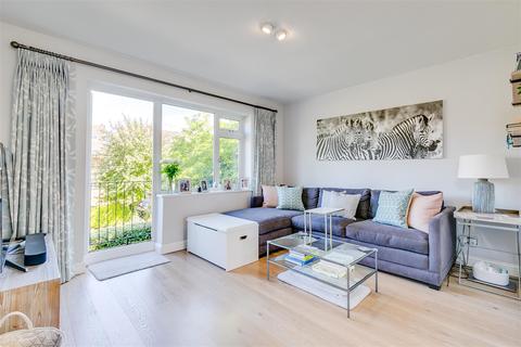 34 Coniston Close, London, W4 3UG