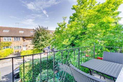 34 Coniston Close, London, W4 3UG