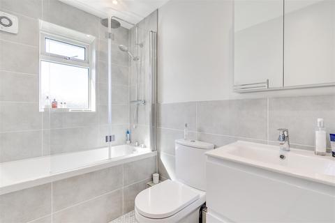 34 Coniston Close, London, W4 3UG