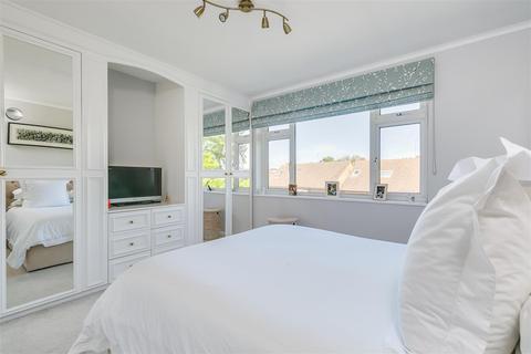 34 Coniston Close, London, W4 3UG