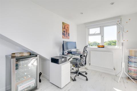 34 Coniston Close, London, W4 3UG