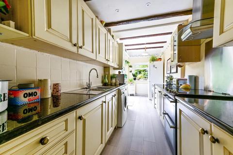 14 Shrubland Grove, Worcester Park, KT4 8TB
