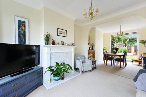 14 Shrubland Grove, Worcester Park, KT4 8TB