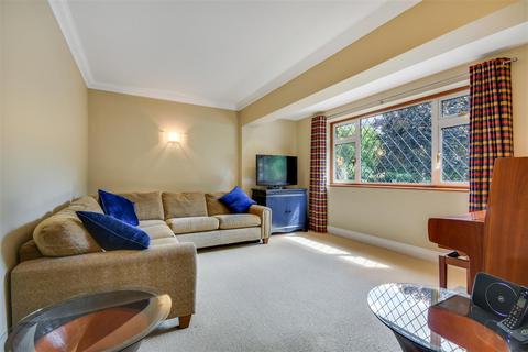 65 Hutton Village, Hutton, Brentwood, CM13 1RX