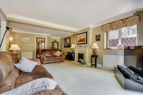 65 Hutton Village, Hutton, Brentwood, CM13 1RX