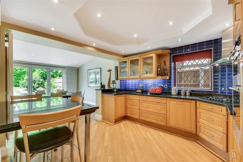 65 Hutton Village, Hutton, Brentwood, CM13 1RX