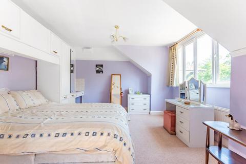 2, Rivermount Lower Hampton Road, Sunbury-on-thames, TW16 5PH