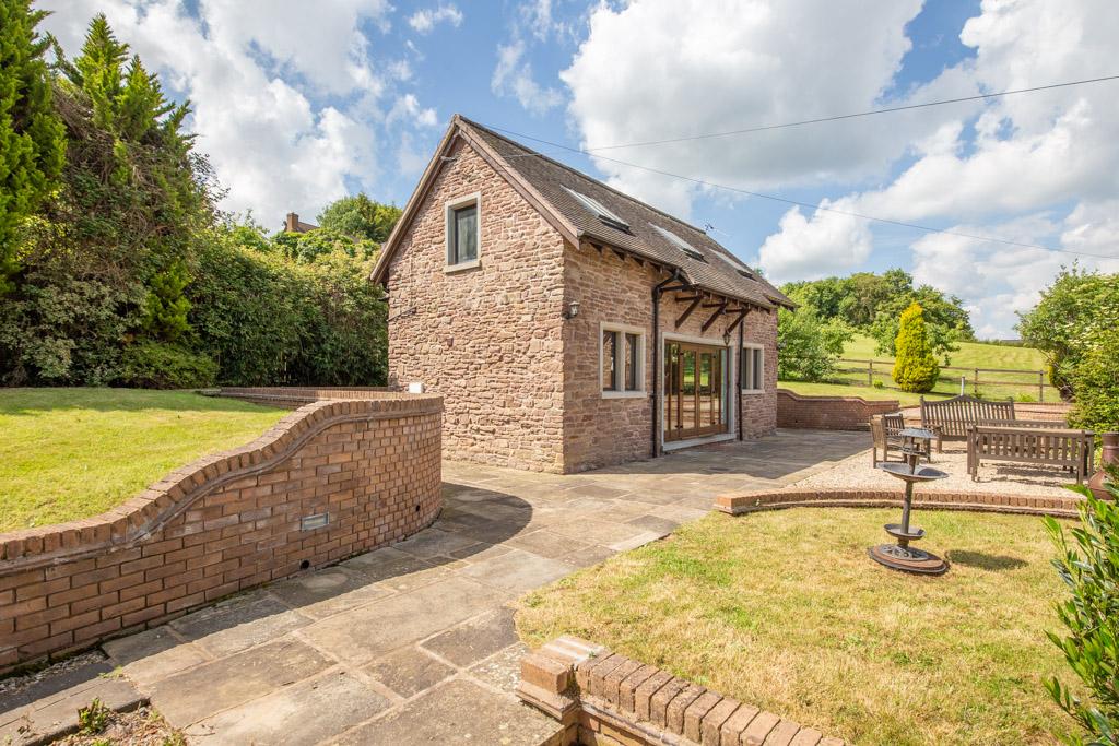 Highwood, Eastham, WR15 3 bed barn conversion £525,000