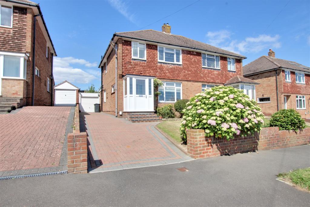 Fortunes Way, Havant 3 bed semidetached house for sale £440,000