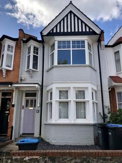 2 bedroom flat to rent, Kingsley Road, Palmers Green N13